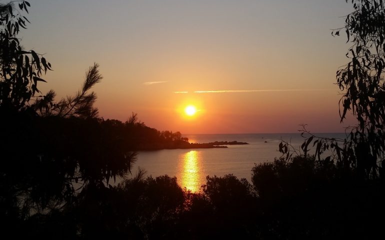 Lo scatto del giorno. Il sorgere del sole a Porto Frailis di A.Vacca