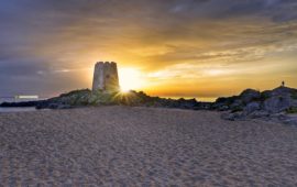 L'alba presso la Torre di Bari Sardo ( foto di M.Selenu)