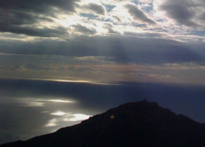 Lo scatto di oggi, opera di Silvana Balloi , ritrae l'alba a Monteferru, Gairo.