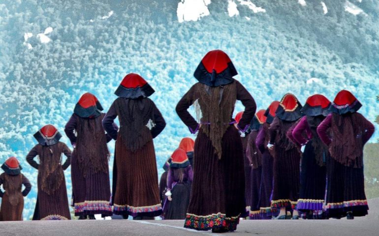 Le foto dei lettori. “Donne in processione” di Manfredi Demurtas