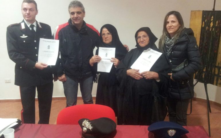 Raggiri agli anziani: i carabinieri di Seui incontrano i cittadini e consegnano il vademecum antitruffa