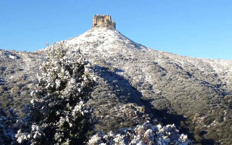 Le foto dei lettori. L’Ogliastra paradiso in ogni stagione: Perda Liana innevata