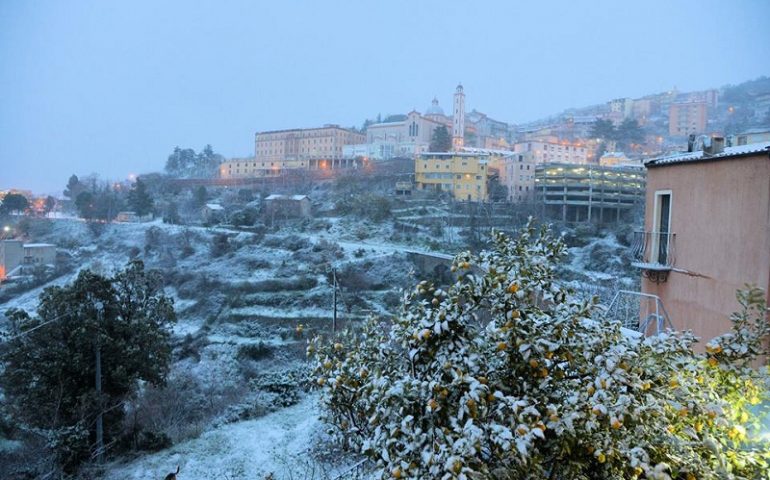 Continua a nevicare in Ogliastra. Scuole chiuse in alcuni paesi ogliastrini