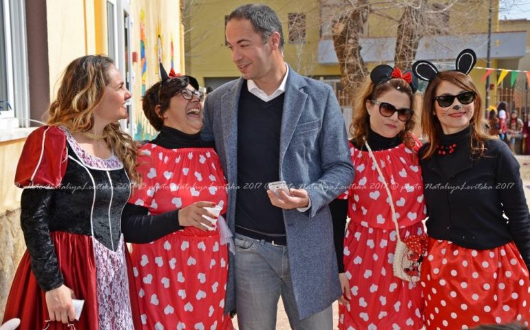 Le foto dei lettori. Il sindaco di Girasole durante la sfilata di Carnevale