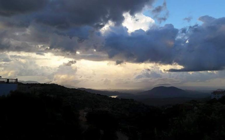 Le foto dei lettori. Piazza Sennorigau con vista mare