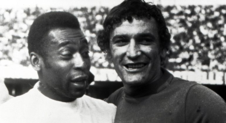 Amarcord Cagliari: quando Riva incontrò il Santos di Pelè in amichevole al Sant’Elia