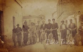 Tortoliesi in bici negli anni 50 ( foto G.Puncioni)