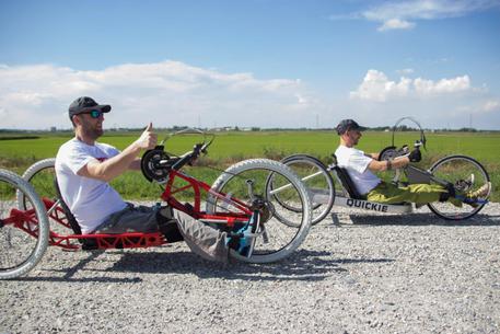 Danilo e Luca, due ragazzi disabili attraversano l’Italia in handbike. Dal 2 al 10 maggio in Sardegna