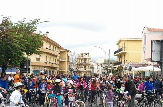 Bimbimbici sabato a Tortolì, la “nuova fiaba della bicicletta” raccontata da Orroras Makkas