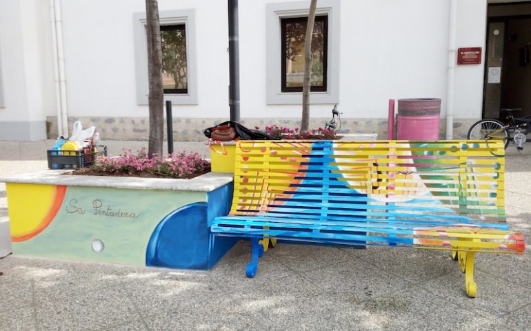 Le foto dei lettori. Panchine d’autore, Sa Pintadera di Antonio Cesare Serdino