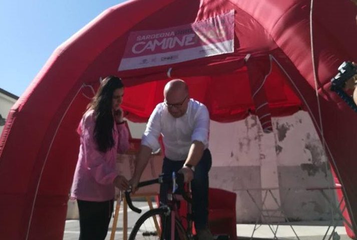 Anche Corrias sulla bici statica di Camineras. Il sindaco di Baunei si aggiudica il secondo posto