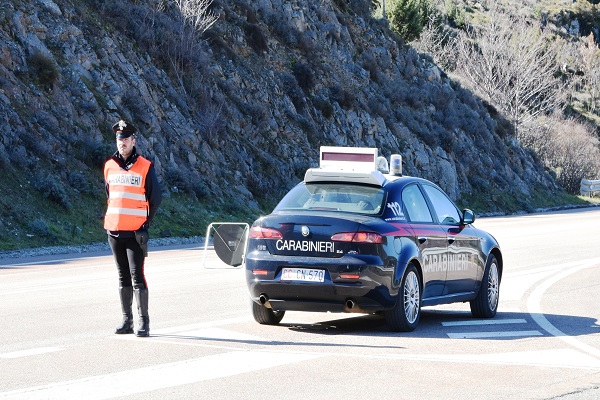 Si intensificano i controlli notturni. Fermate stanotte 50 auto dai carabinieri