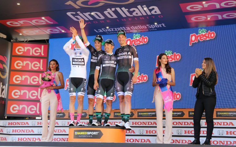 La foto dei lettori. Lo scatto della premiazione del Giro Cento a Tortolì
