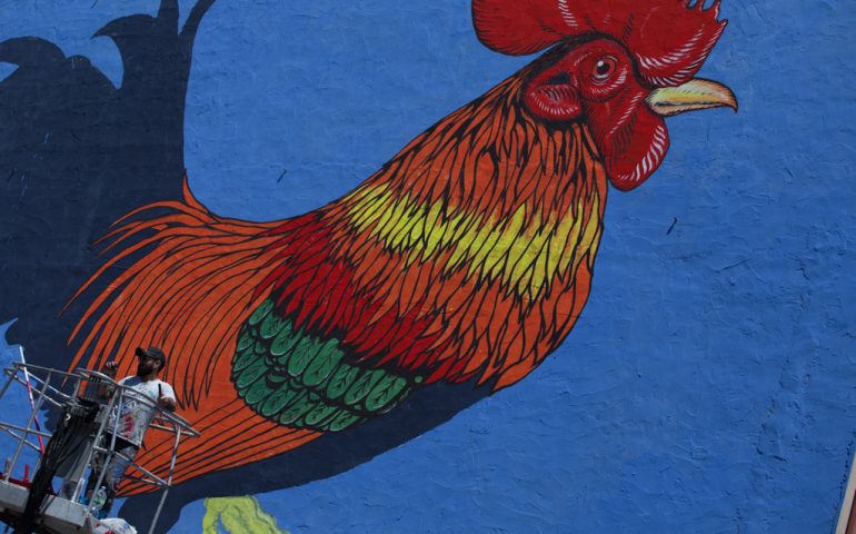 Nuovi murales: un resoconto del secondo giorno di Street Art Masullas, dove colori e simbologia diventano gli attori principali dell’evento