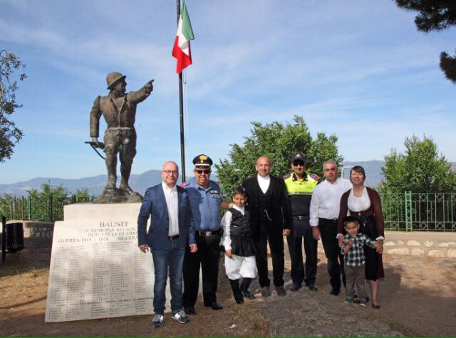 La fotonotizia. Baunei, gli amministratori: “abbiamo ridato il tricolore al milite”