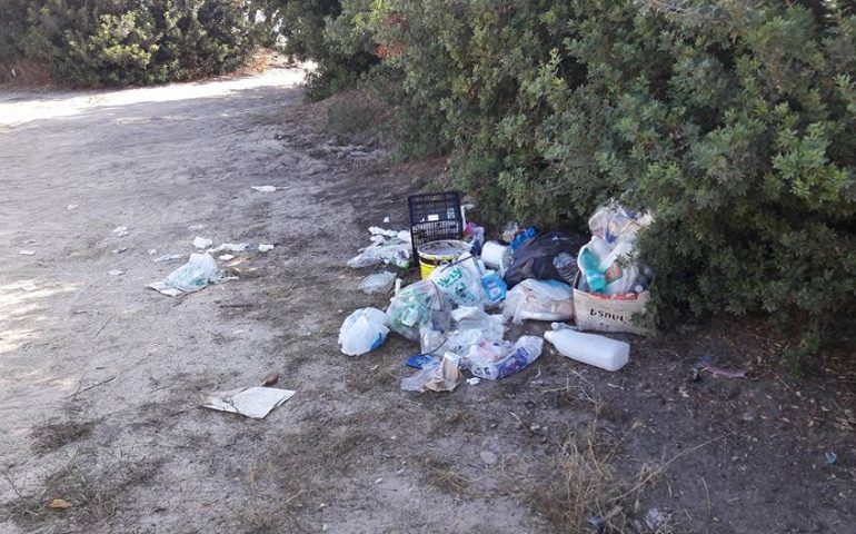 Cartolina dalla spiaggia di Cea, ma non è proprio un belvedere