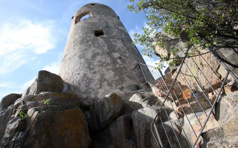 Le foto dei lettori. La maestosità della torre di San Gemiliano