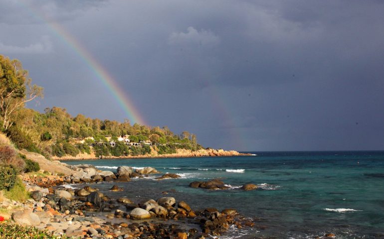 Le foto dei lettori. Porto Frailis incorniciata dall’arcobaleno