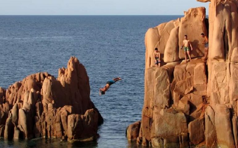 Le foto dei lettori. Un tuffo dove l’acqua è più blu