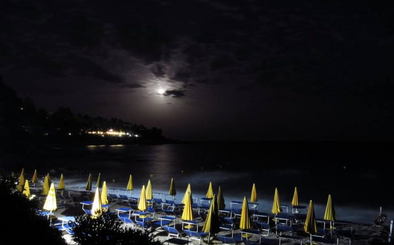 Le foto dei lettori. Porto Frailis in uno scatto notturno di Alessandra Useli