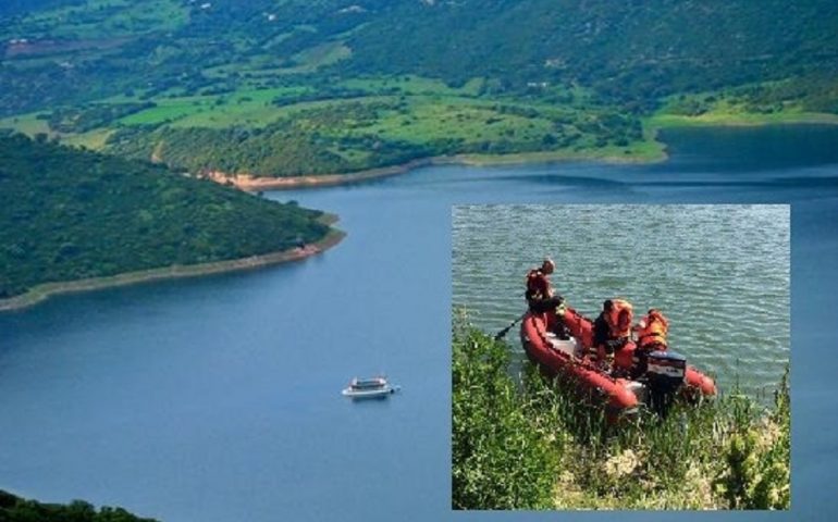 Lago Mulargia: recuperato anche il corpo di Nicusor. La barca individuata a 25 metri di profondità