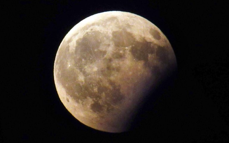 L’eclissi lunare ieri sera ha incantato anche l’Ogliastra