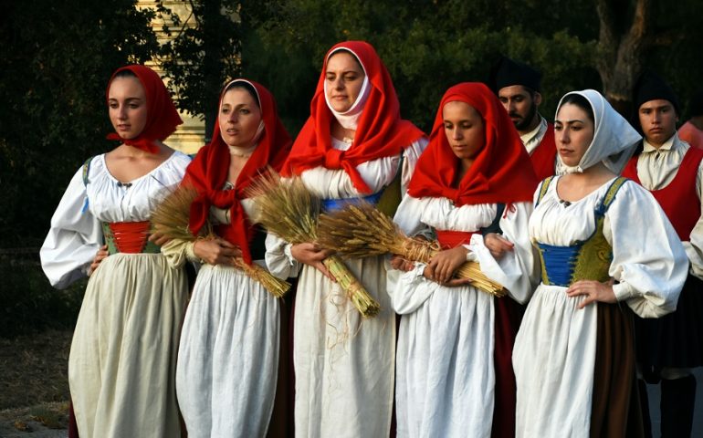 San Lussorio e Ballusu a muncarori e berritta, a Tortolì è andata in scena la tradizione ( PHOTOGALLERY)