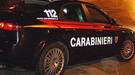 Cardedu. Forzano un posto di blocco e cercano di disfarsi di mezzo kg di marijiuana.