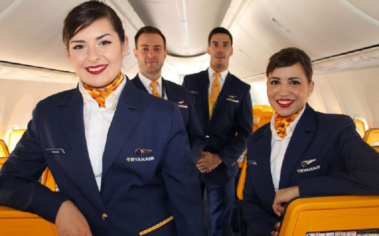 Lavoro a Cagliari: a settembre arriva Ryanair per selezionare i futuri steward e hostess