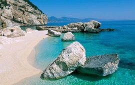 Sas plajas pius connoschidas de sa Sardigna: Paradisos de sognu in su coro de su Mediterraneu