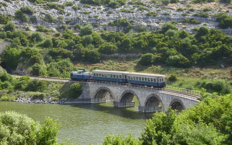 Il Comitato per la valorizzazione del Trenino Verde: “Serve una scelta politica chiara, domenica la protesta”