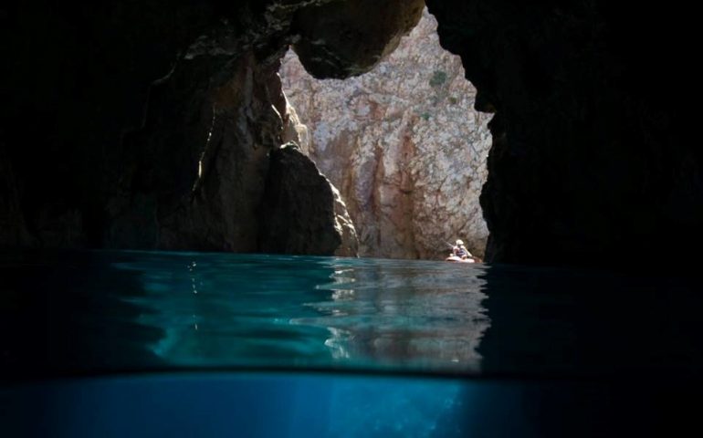La foto. L’inno della natura alla nostra isola: la grotta Azzurra di Masua, nota anche come grotta Sardegna