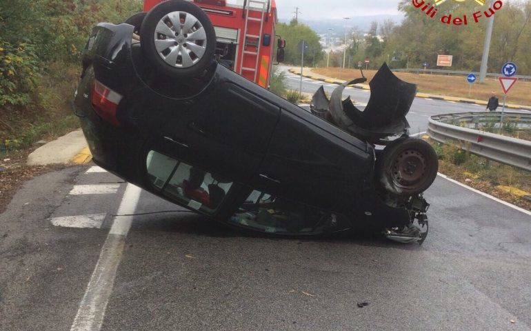 Nuoro, rocambolesco incidente nella zona industriale, per l’autista solo un forte spavento