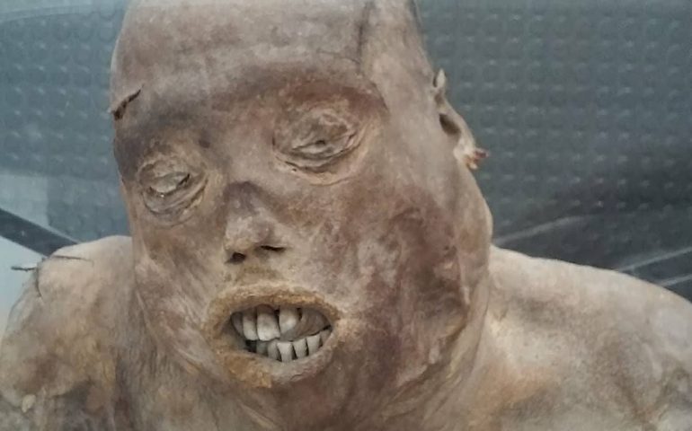 Leggende sarde. Il caso della misteriosa mummia di Stampace: uccisa dal marito o da un errore medico?