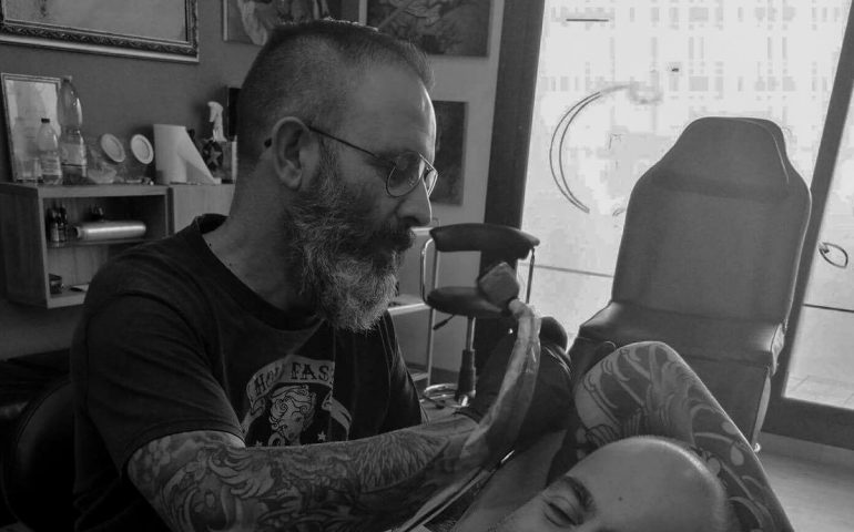 Una passione che dura da tutta la vita: il villagrandese Antonio Conigiu e il suo tattoo studio di Roma