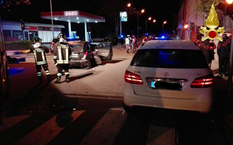 Nuoro, scontro tra auto in Viale Trieste, quattro i feriti
