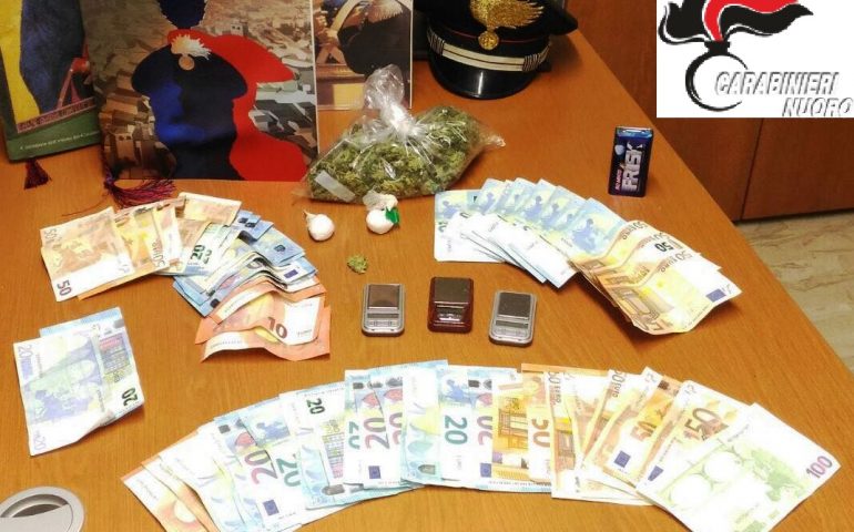 Arrestato per spaccio un giovanissimo di Bari Sardo. Trovato dai carabinieri con marijuana, cocaina e contanti