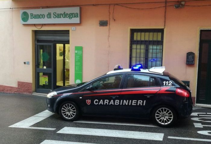 Tentata rapina a Orune: armati di mazze tre malviventi falliscono il colpo al Banco di Sardegna