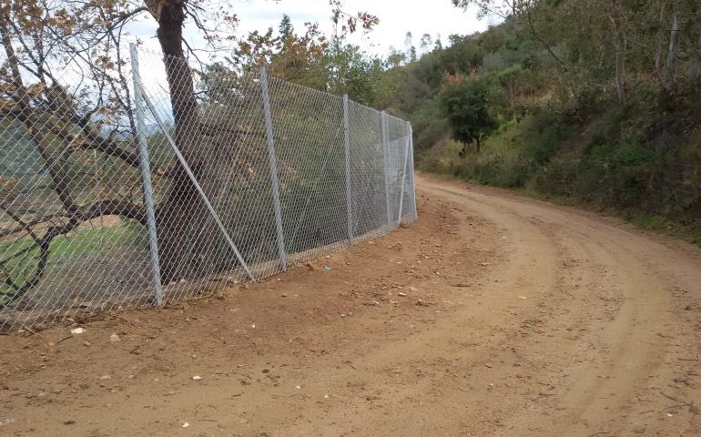 Scoraggiare il “lancio del sacchetto”. Ilbono recinta la vecchia discarica