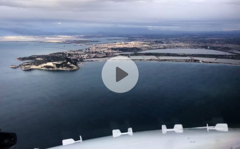 (VIDEO) Ecco com’è un atterraggio a Cagliari visto dalla cabina di pilotaggio
