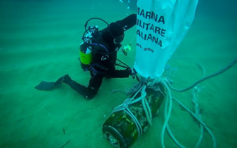 Capo San Lorenzo, ordigno esplosivo rimosso dalle reti di un peschereccio dai Palombari del nucleo SDAI
