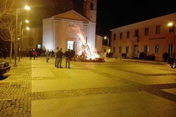 La fotonotizia. Villagrande festeggia Sant’Antonio con l’accensione del “Fogone”
