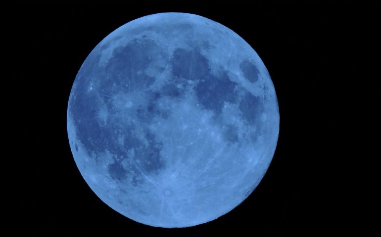 Per la seconda volta questo mese, domani tutti col naso all’insù a guardare la Luna Blu