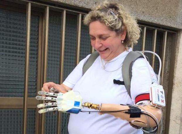 La prima mano bionica con il senso del tatto in Italia: l’Università di Cagliari ha progettato l’elettronica