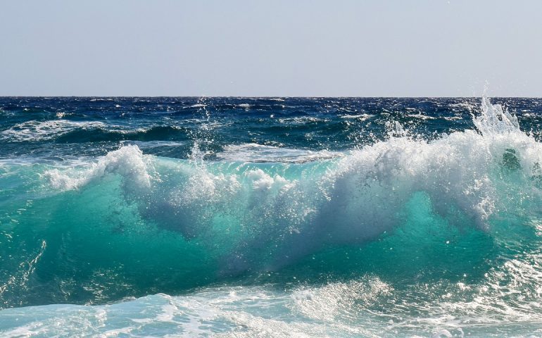 Torna a soffiare forte il vento in Sardegna: burrasca su gran parte dell’isola e mareggiate sulle coste