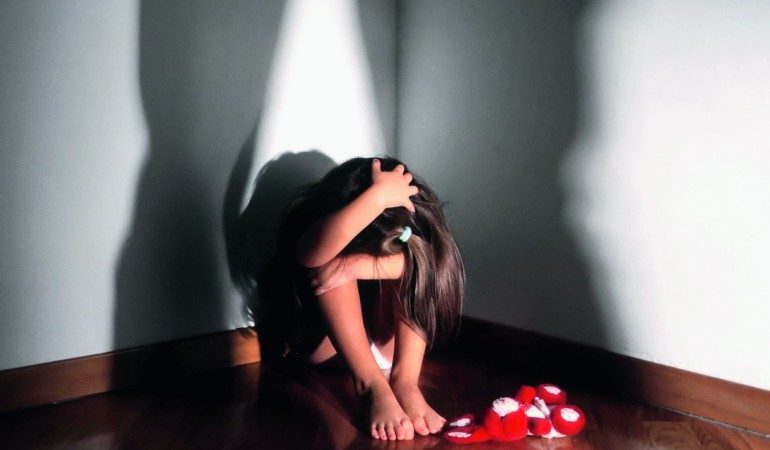 Aveva abusato della figlia 12enne per un anno: arrestato 59enne sardo