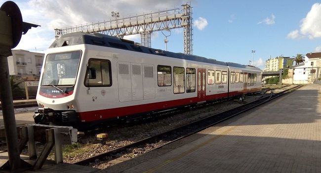 Dmu-Stadler-in-servizio-in-Sardegna-Foto-Ferrovie.it_