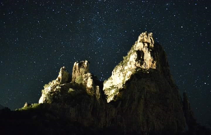 Le foto dei lettori. Pedra Longa in notturna nello scatto di Sandro Murredda