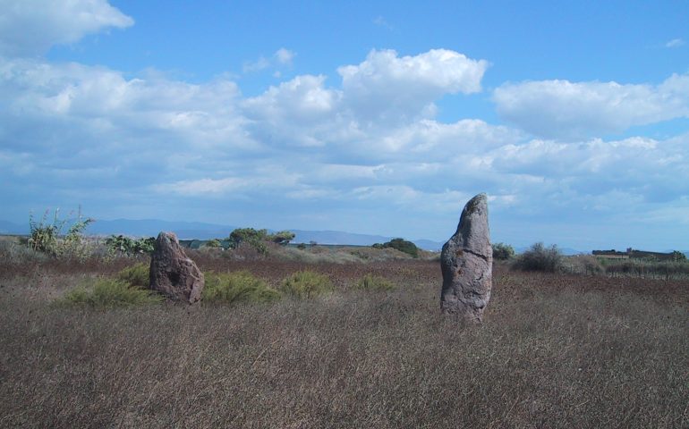 La leggenda sarda di San Valentino: vicino all’isola di Sant’Antioco due innamorati vennero tramutati in Menhir, Su Para e Sa Mongia