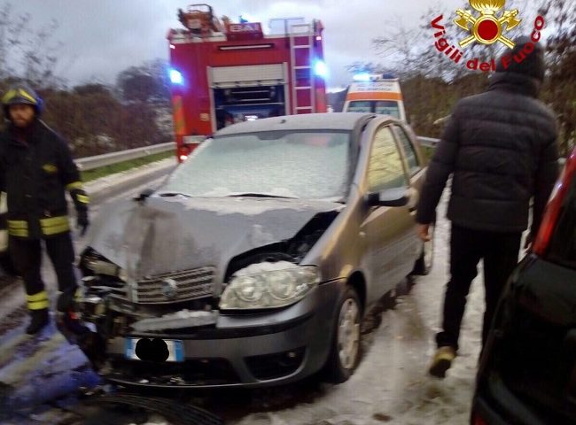 Incidente sulla 389 direzione Lanusei. Tre auto coinvolte in un violento tamponamento